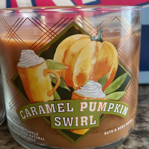 Bath & Body Works 3-Wick candles - Picture 7 of 7